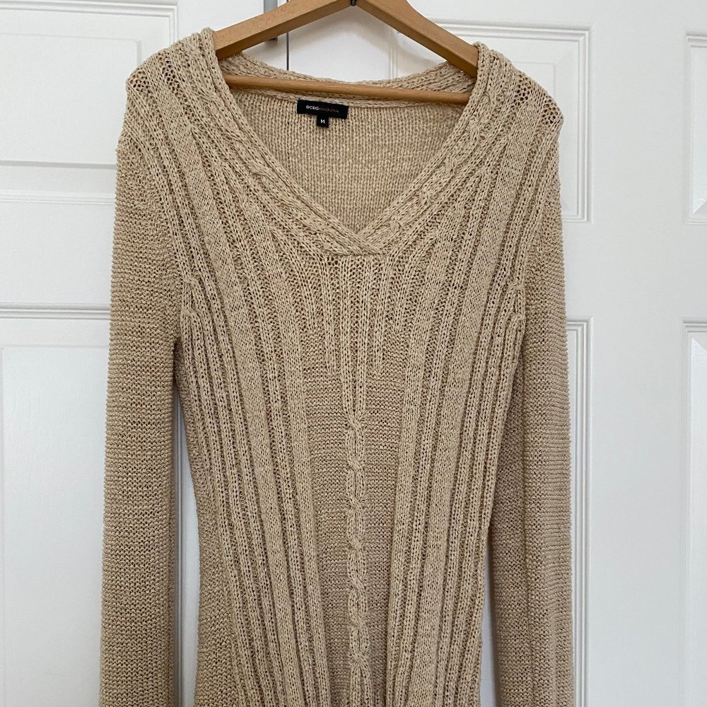 BCBG/MAXAZRIA knit tunic sweater. size M.